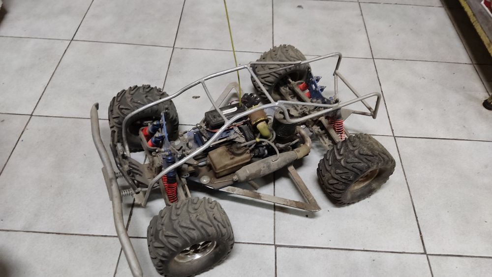 Carro telecomandado usado para venda