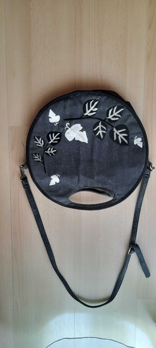 Okrągła torebka przez ramię lub do ręki