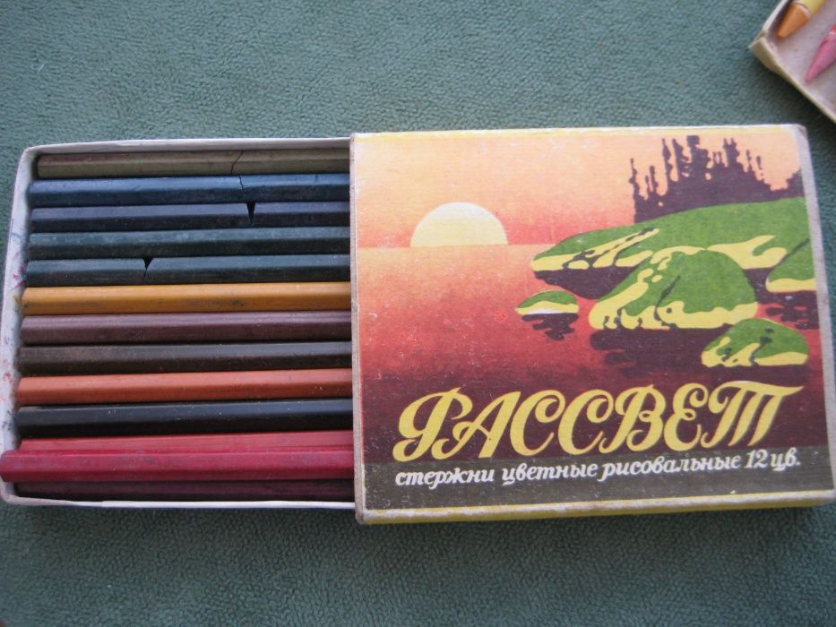 Карандаши-пастель- СССР, касса букв и цифр, кульман, угольники