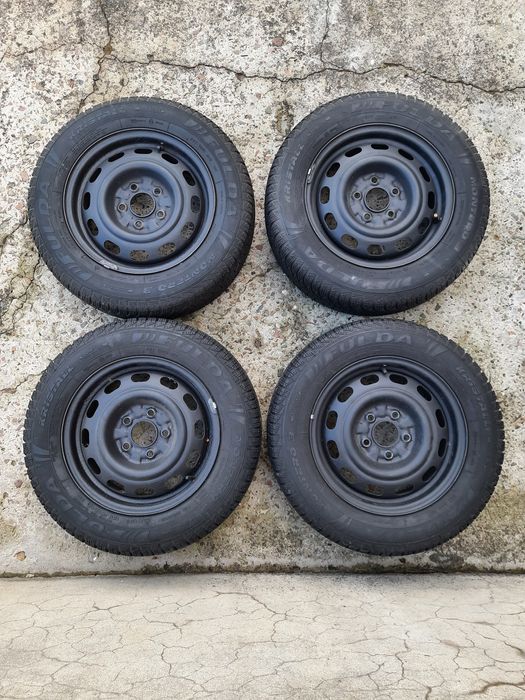 Opony zimowe z felgi kolpaki  czytaj opis