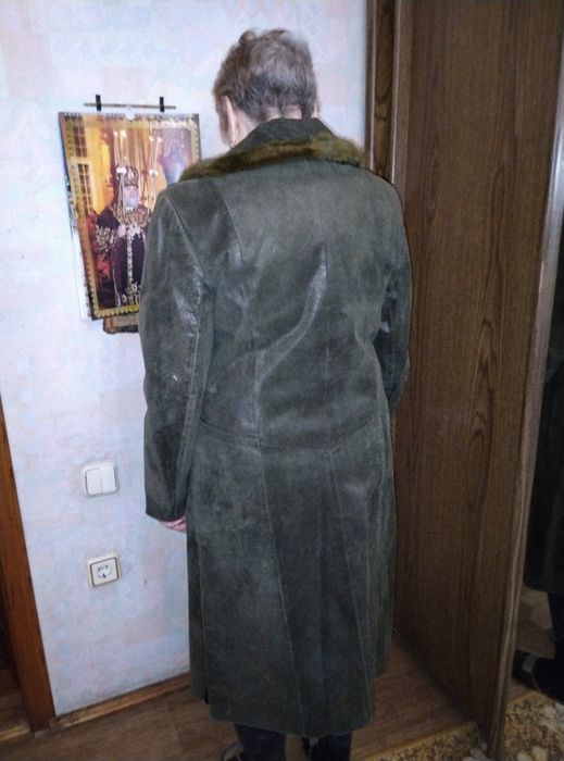 Демисезонное пальто из натурального набука на синтепоне размер 48-50