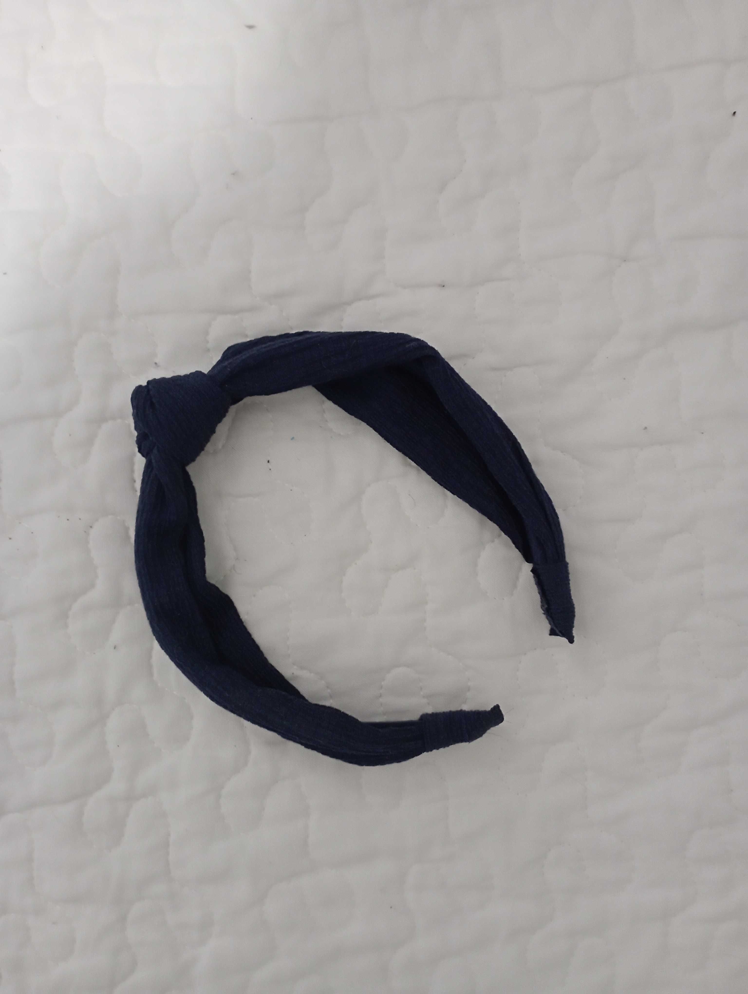 Bandolete azul escura em tecido com nó ao centro