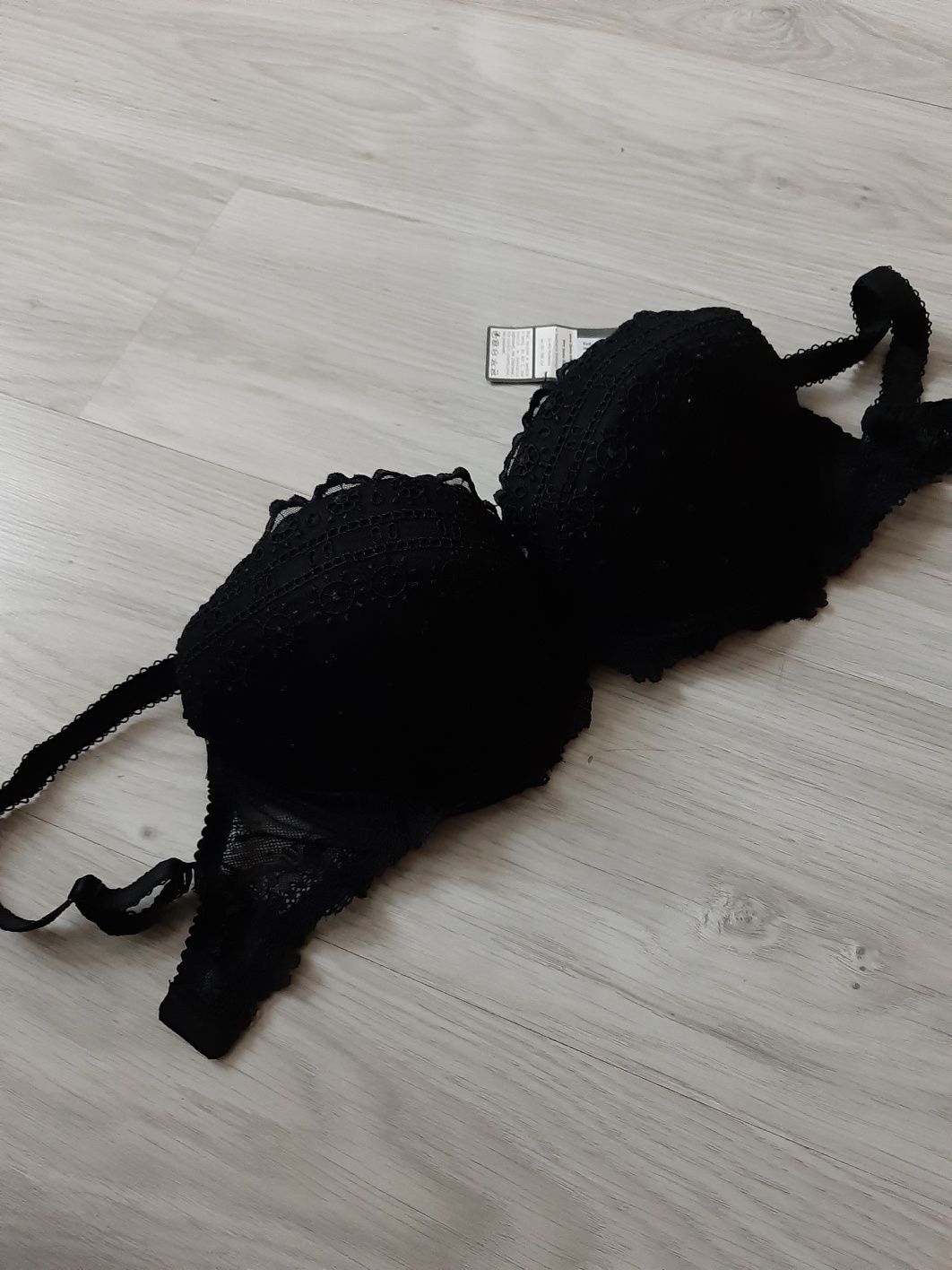 Nowy czarny biustonosz 70G
