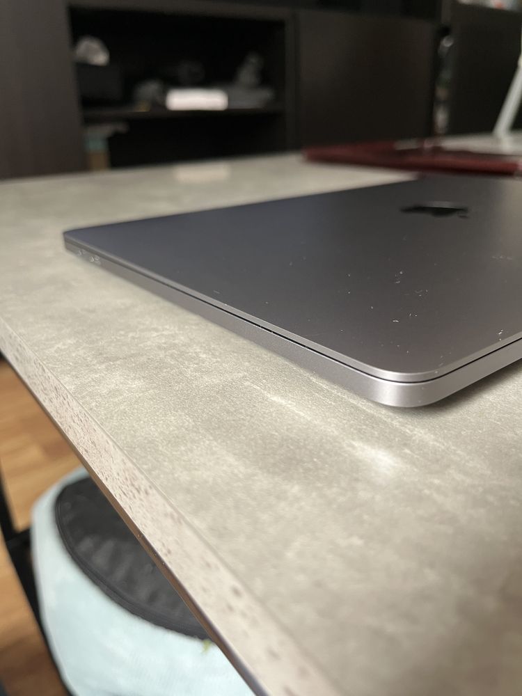 Apple Macbook pro 2022 m2 8GB/256Gb- touchbar perfekcyjny stan