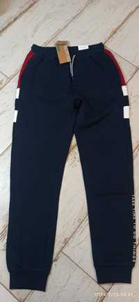 Nowe spodnie dresowe 164 chłopiec Coccodrillo
