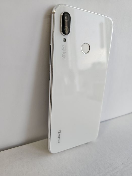 Смартфон Huawei P20 Lite 4/64gb