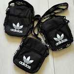Сумка через плече Adidas. Монограмний месенджер Adidas чорного кольору