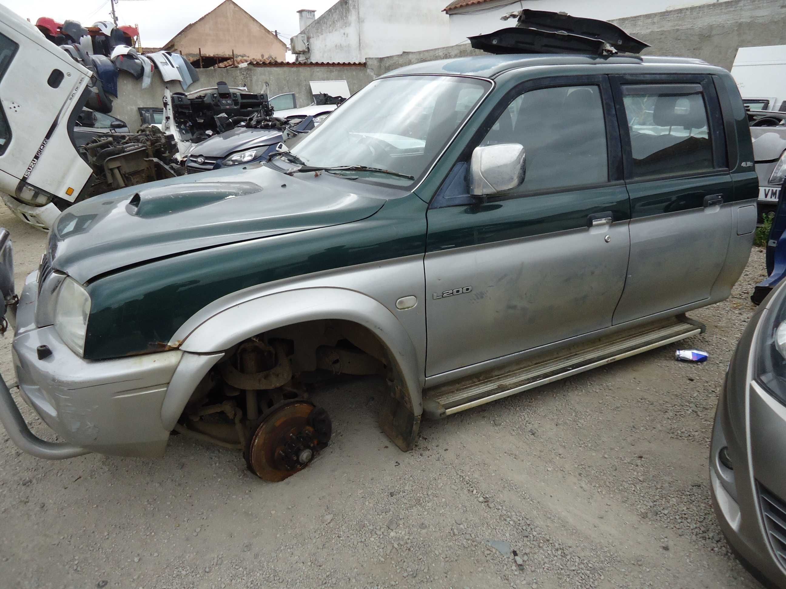 Mitsubishi L 200 cab. dupla (4D56T) de 2003 só ás peças