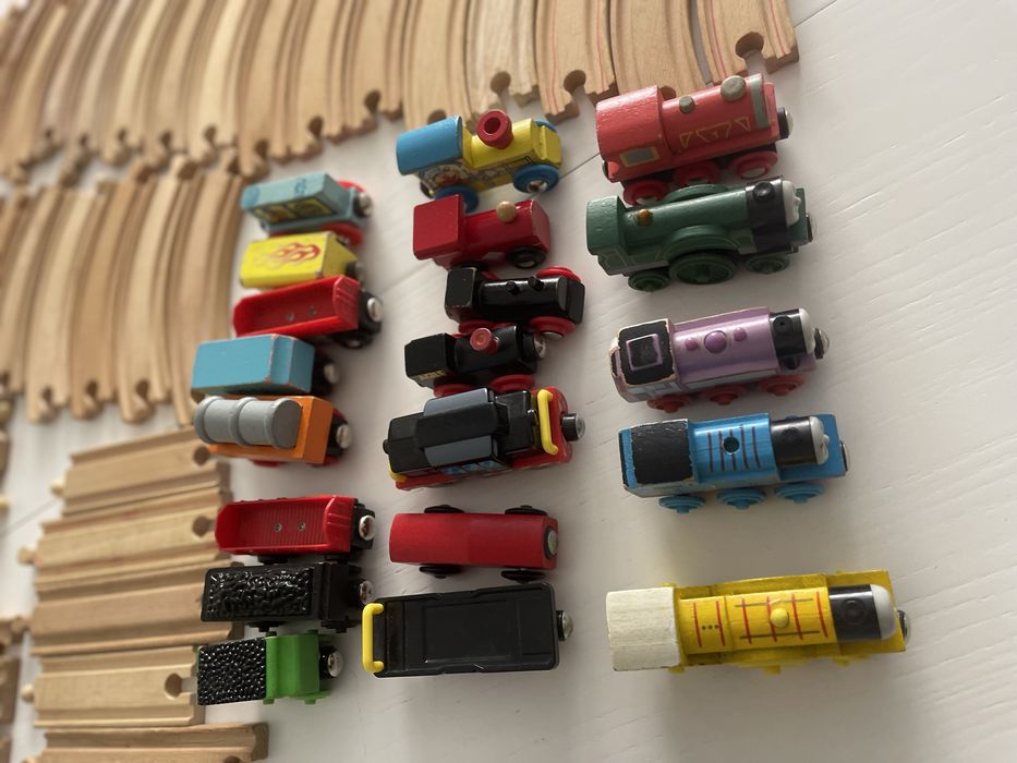 Деревʼяні дорога з паровозиками Томас та його друзі в гарному стані