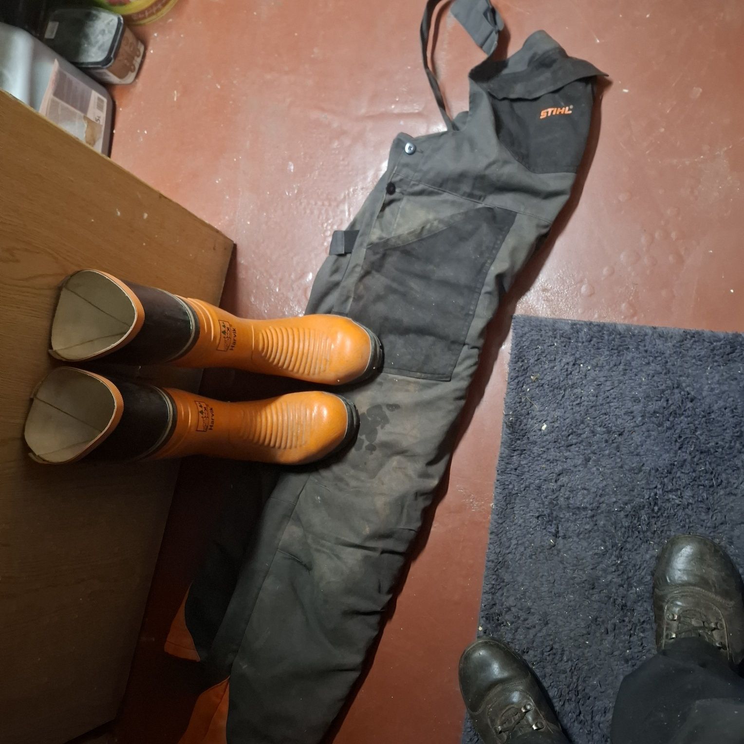 Spodnie stihl  i gumowce atestowane dla pilarza leśnego