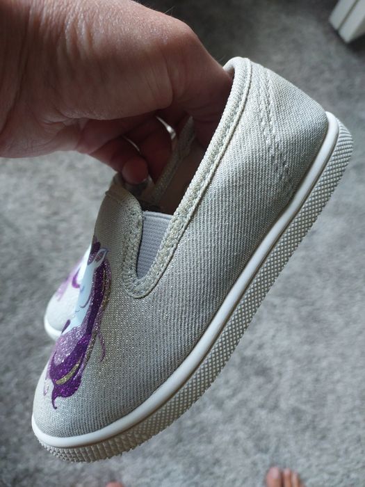 Макасіни, кеди, взуття