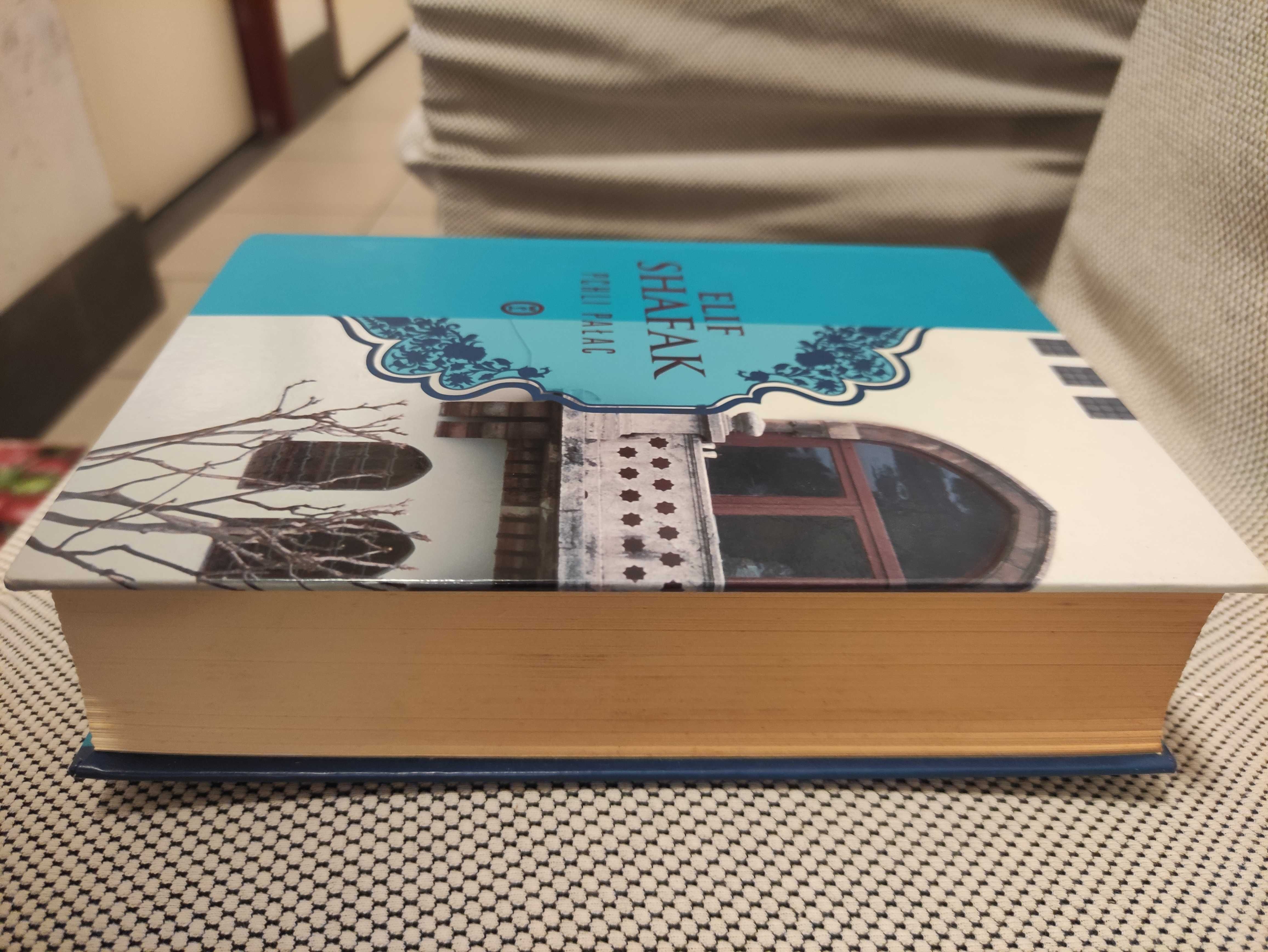 Elif Shafak, Pchli Pałac