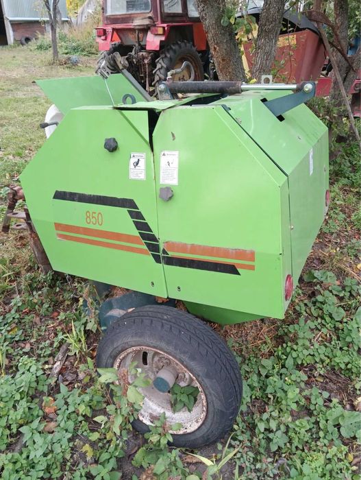 Прес для тюкування сіна