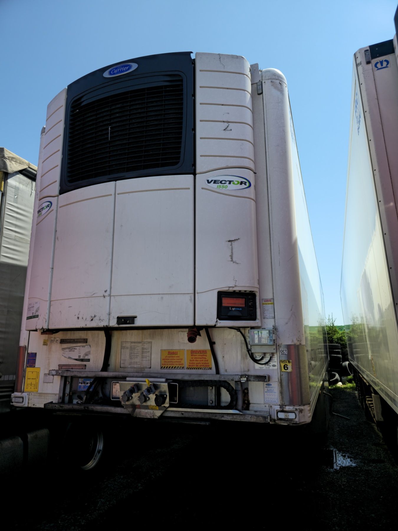 Chłodnia Gray & Adams 2015 + agregat Carrier Vector 1550