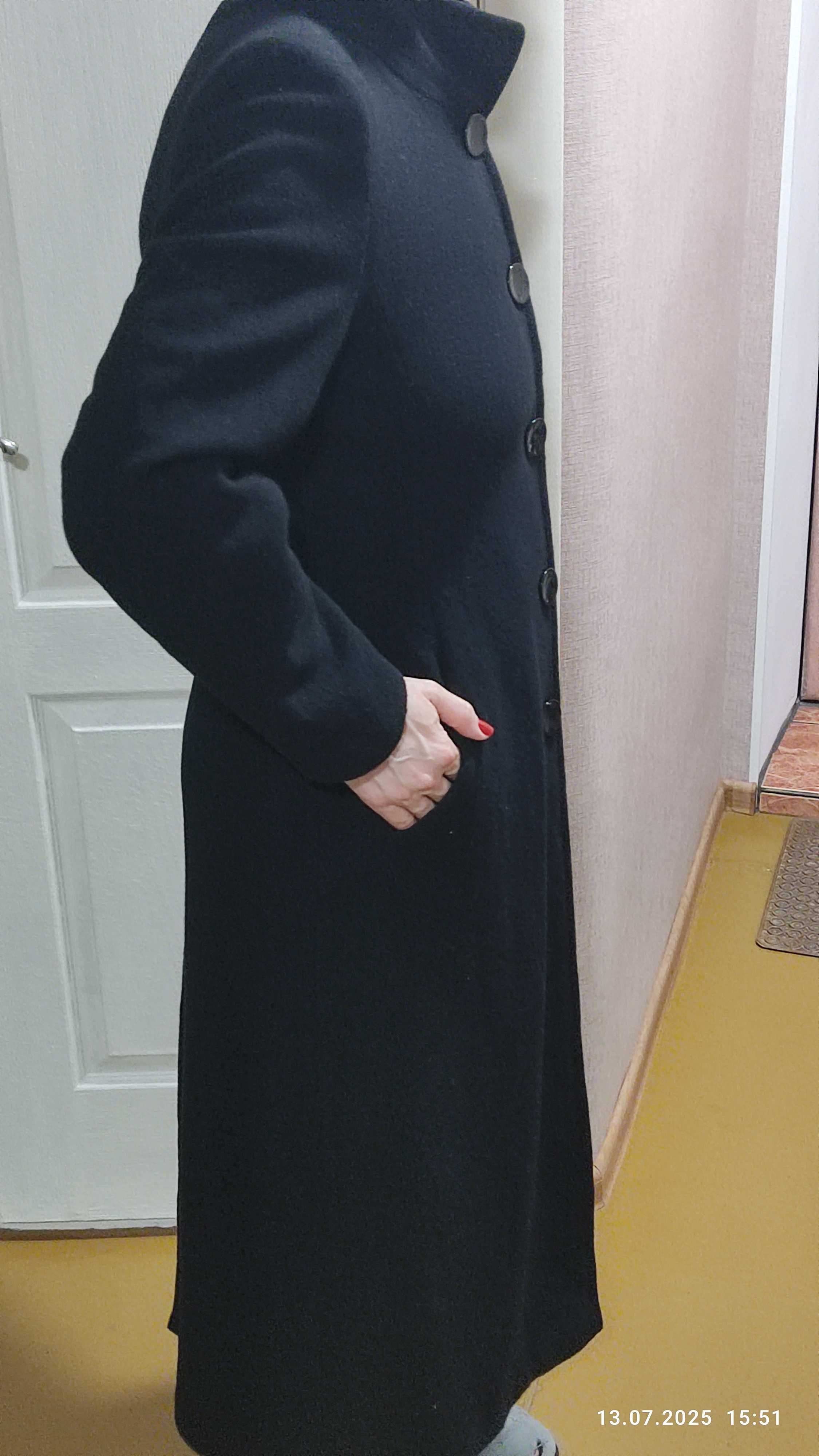 Пальто драпове чорного кольору
