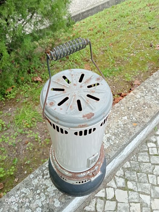 Aquecedor antigo a petróleo