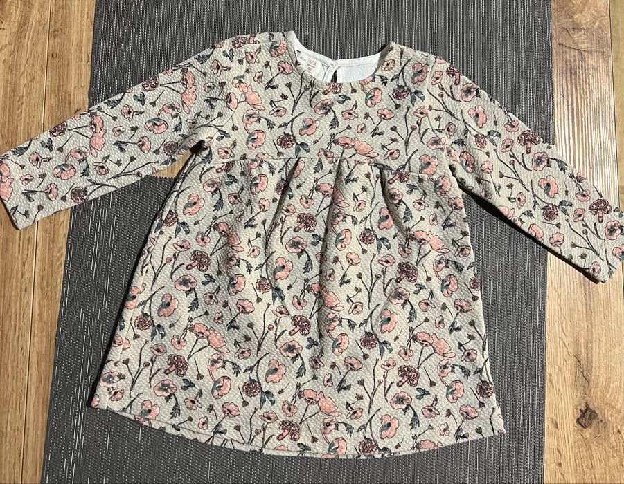 Дві дитячі сукні ZARA 80 розміру ( колготи HM до них у подарунок)