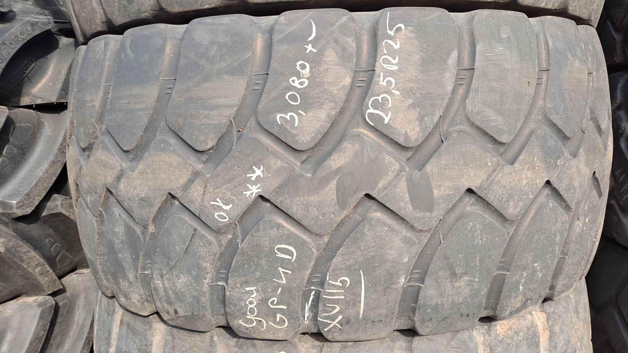 Komplet 23.5R25 Goodyear