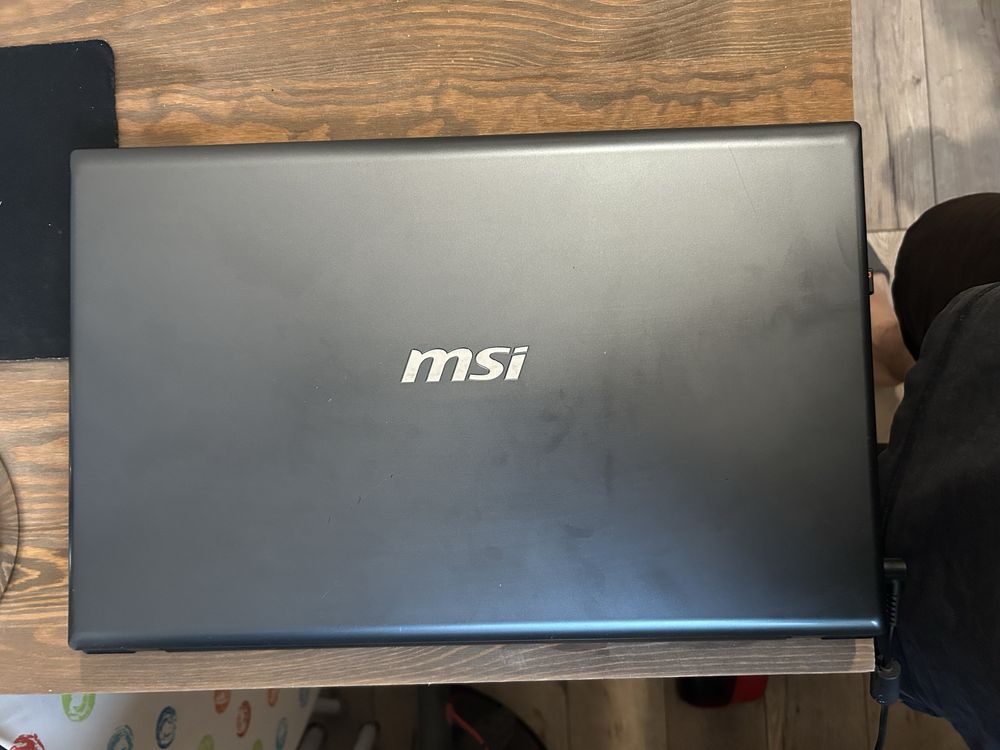 Laptop MSI MS-1758