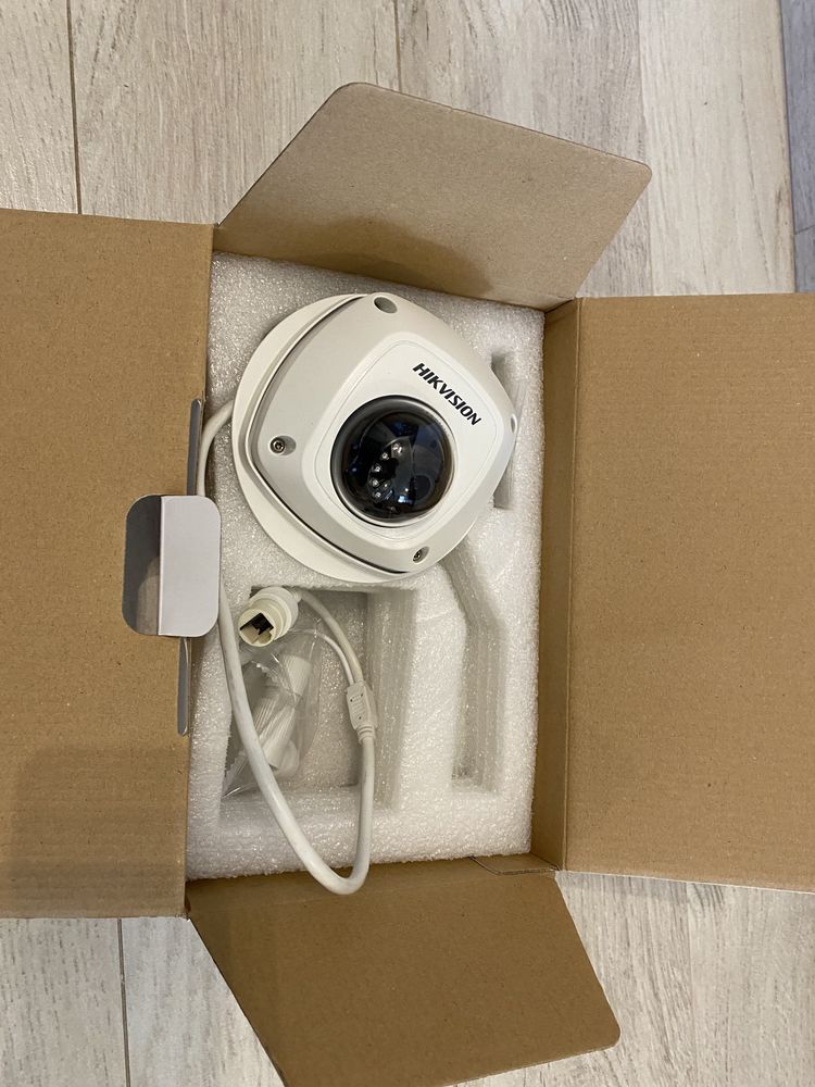 Kamera Hikvision DS-2CD2512F-I z PoE