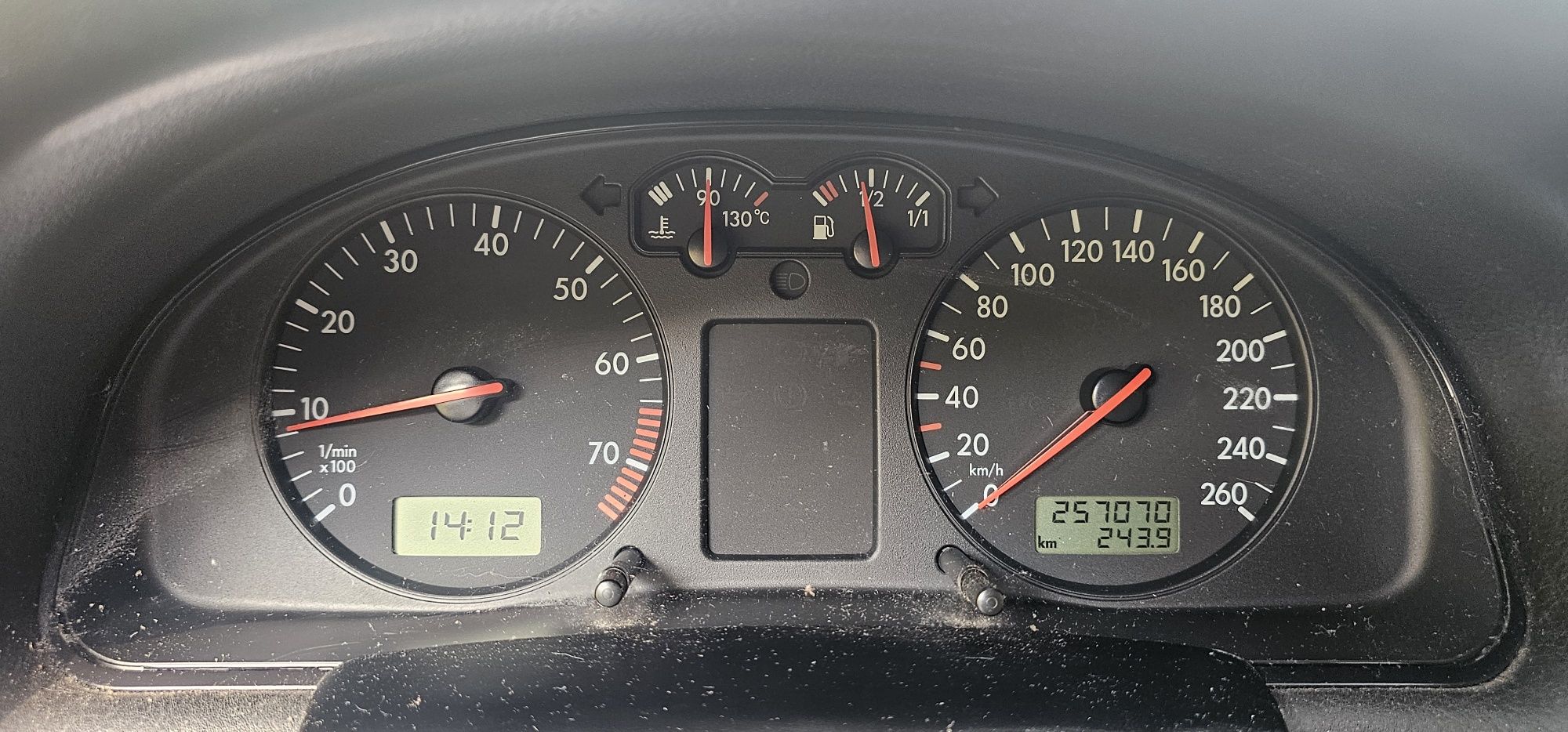 Volkswagen Passat 1.6i, 1999r. 257 tys km. Przebiegu.