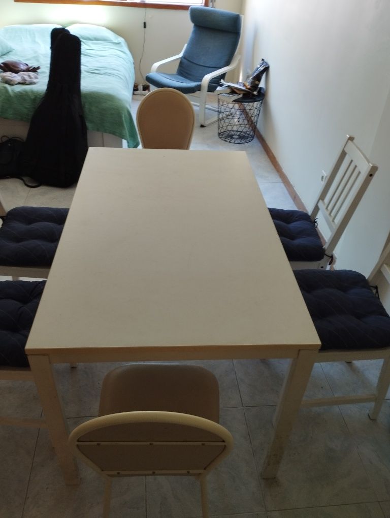 Mesa + 4 + 2 cadeiras