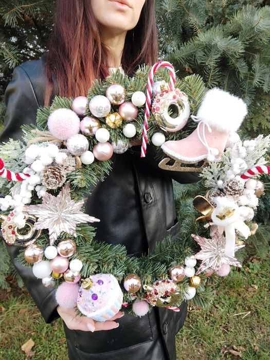 Różowy Wianek Świąteczny