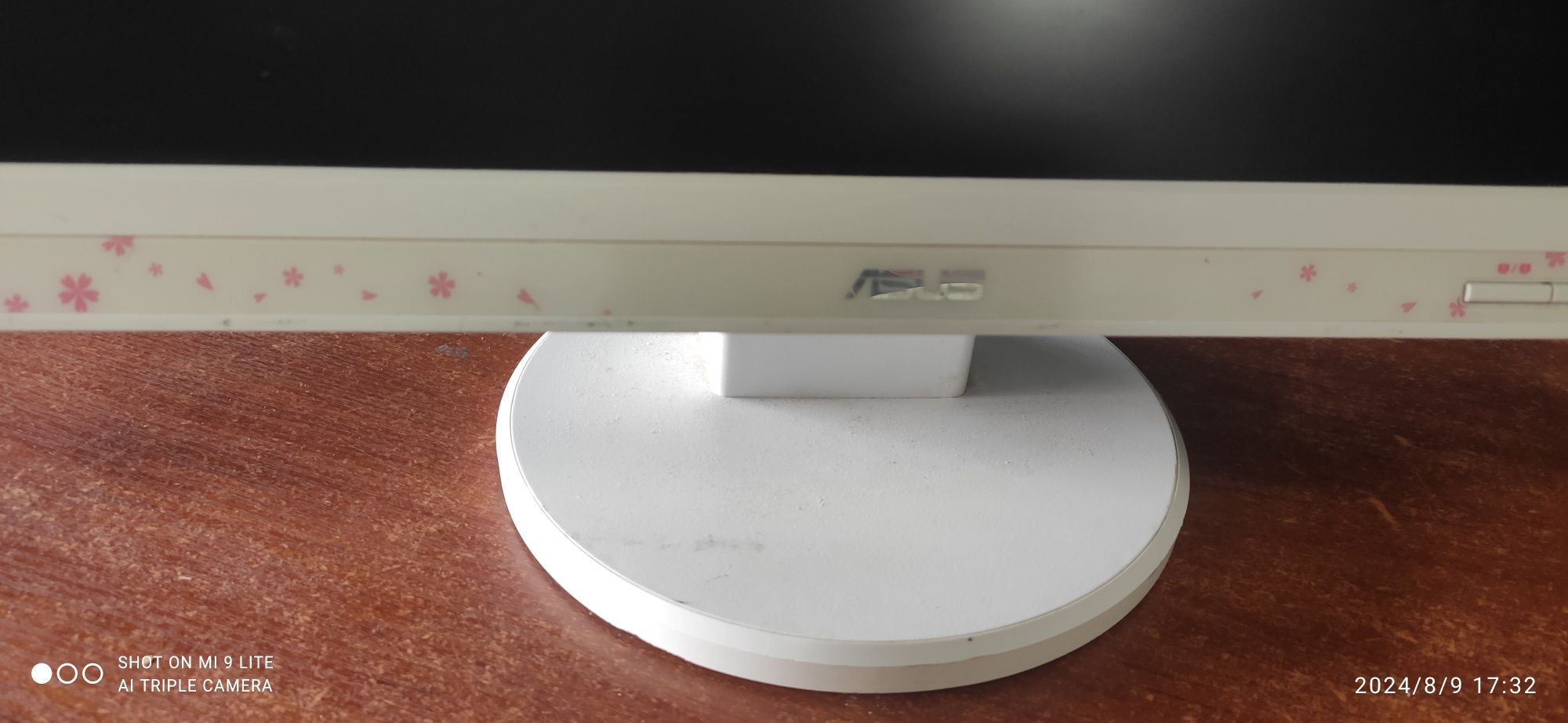 Asus Монітор 19 дюймів з динаміками + веб камера все працює