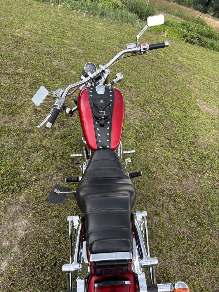 Suzuki Intruder VS