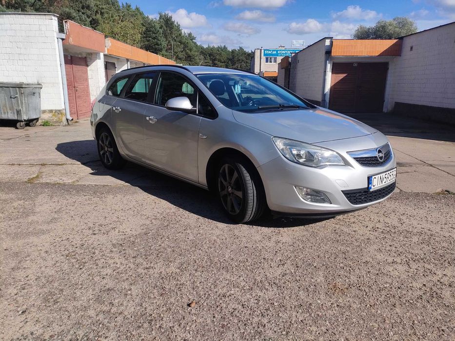 Opel Astra J Sports Tourer Benzyna  LPG/ butla ważna do 2032 85 Kw