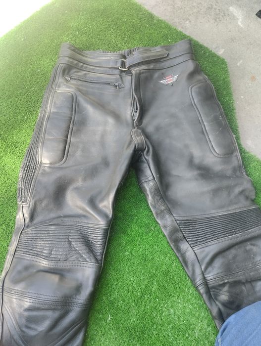 Calças e Casacos de  Motard em Pele e Tecido