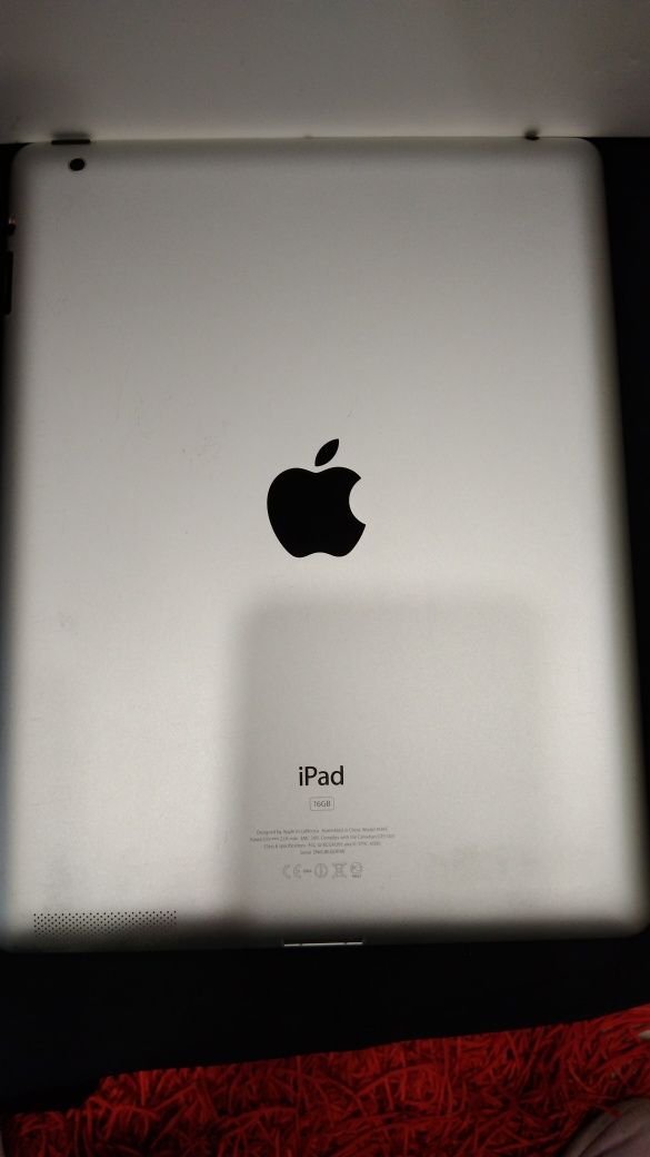 Планшет Apple i Pad.