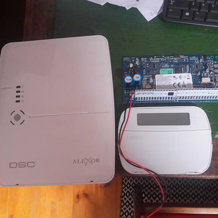 Centrala DSC HS2032 + klawiatura HS2 LCD +Alexor PC 9155