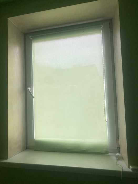 Рулет Ніжно Салатовий на вікно в гарному  стані справний