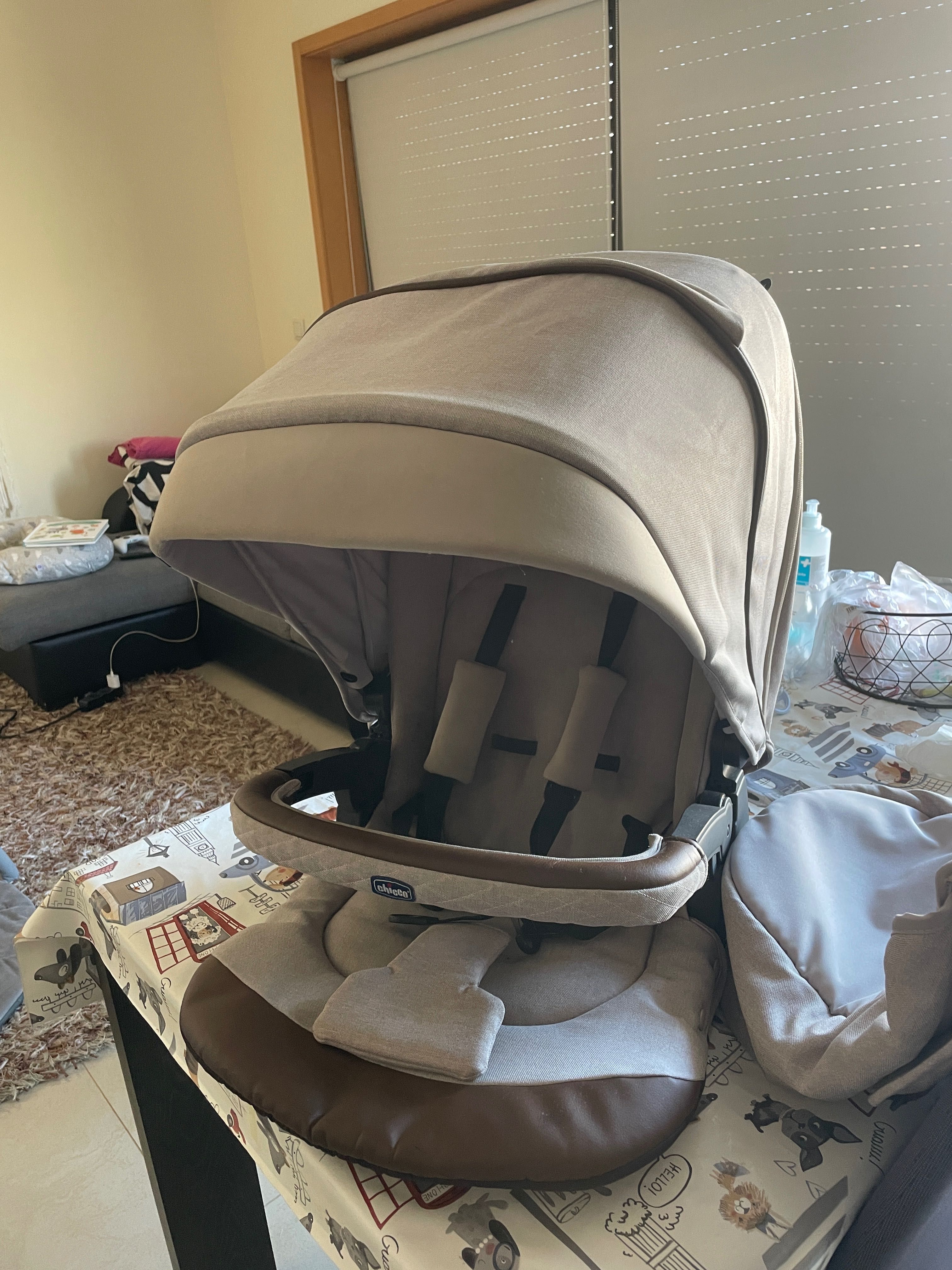 Trio bebé Chico Style go up beje com isofix