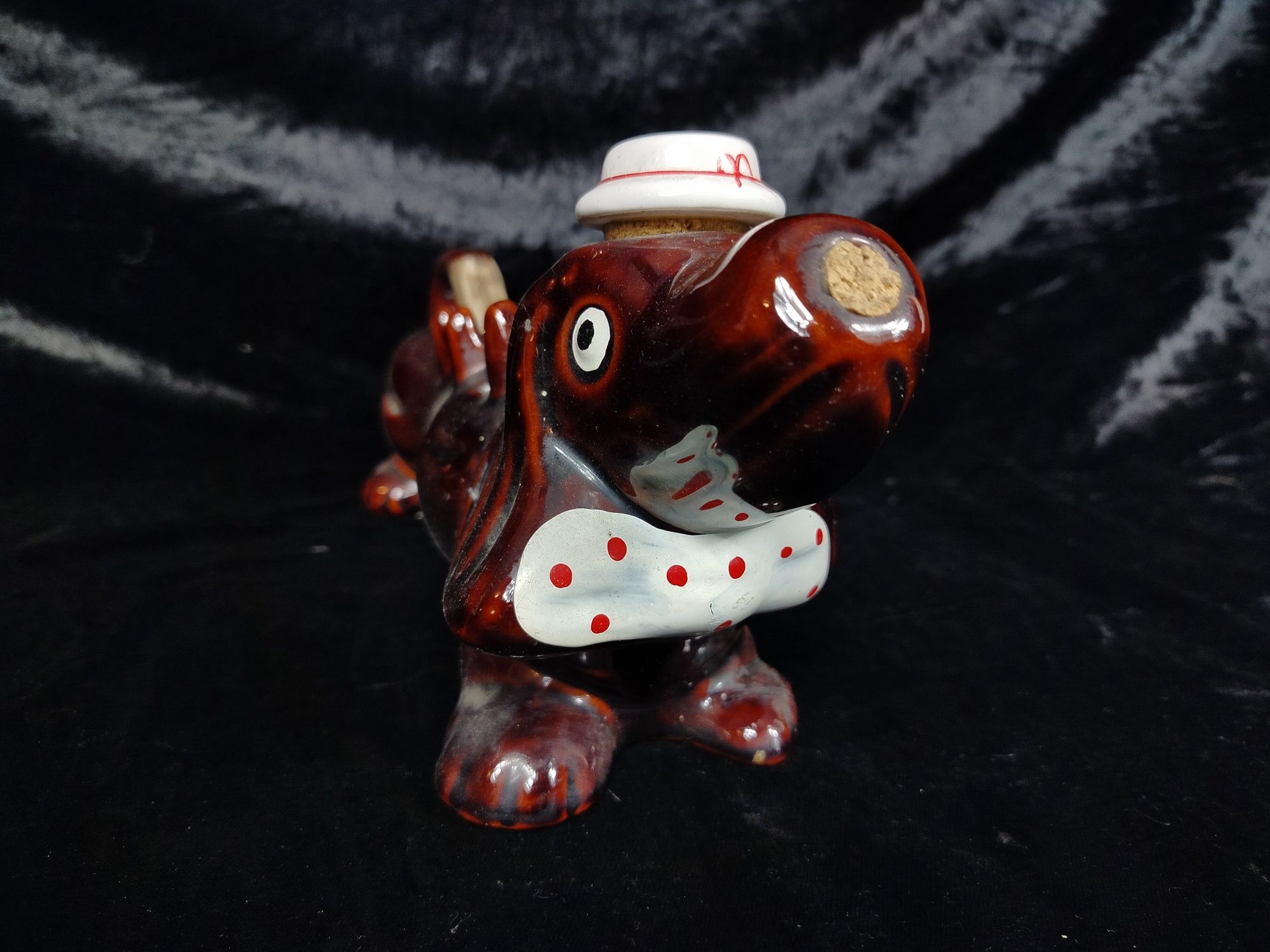 Stara ceramiczna karafka pies Jamnik