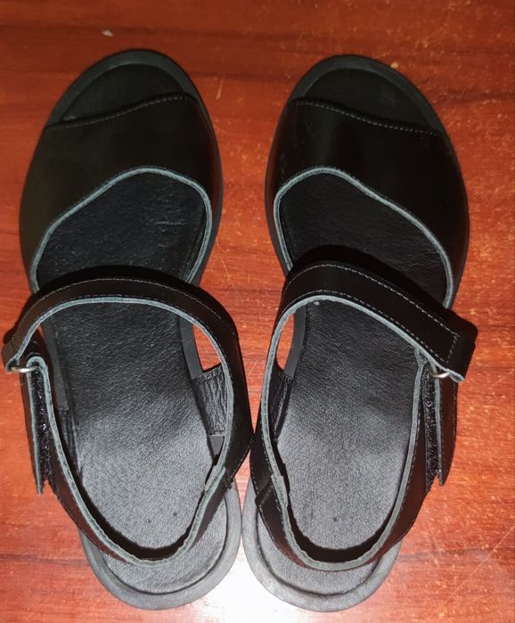 Продам новые босоножки.