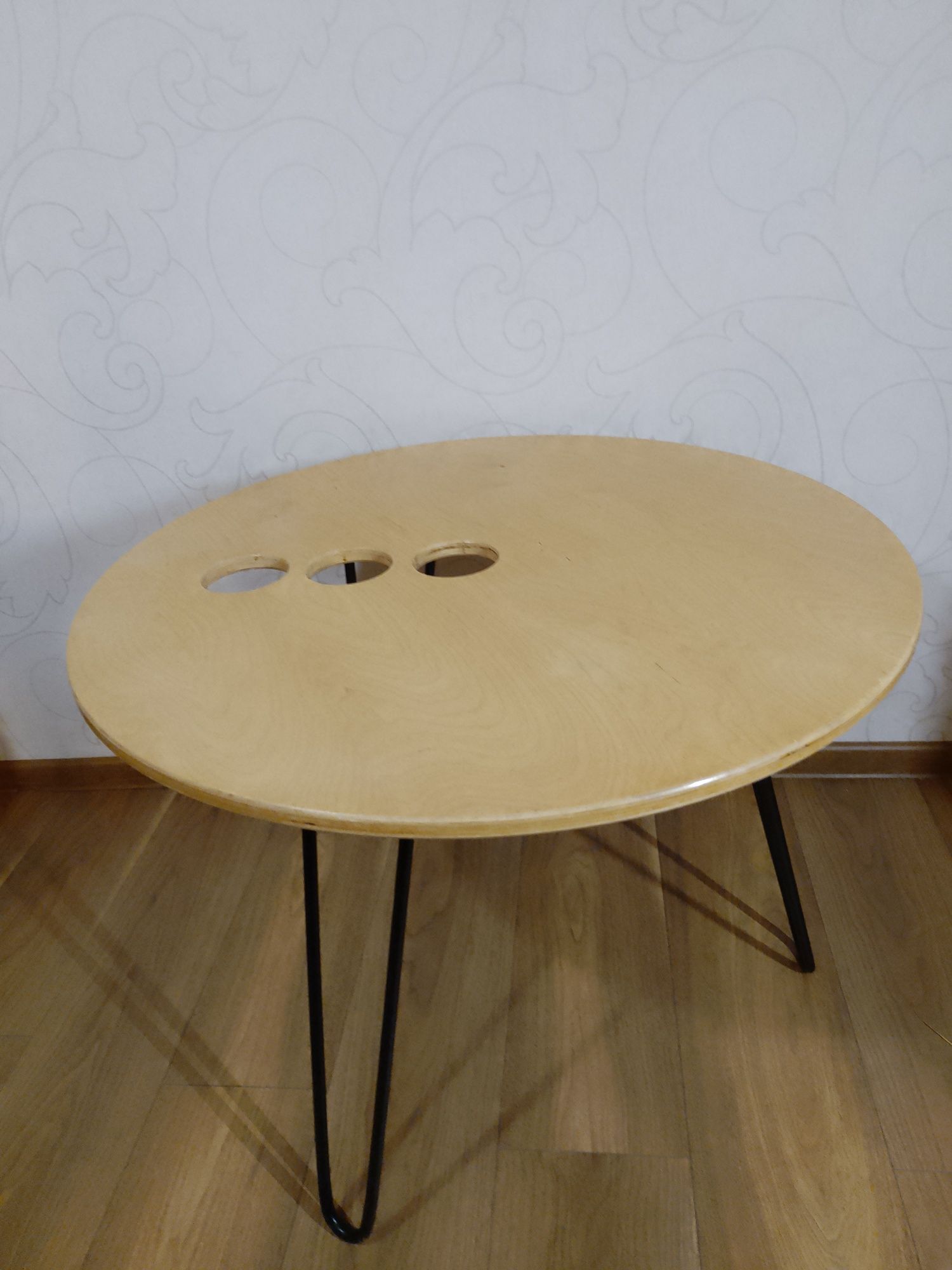 Меблі Лофт: Журнальний стіл, Барний стілець, люстра.