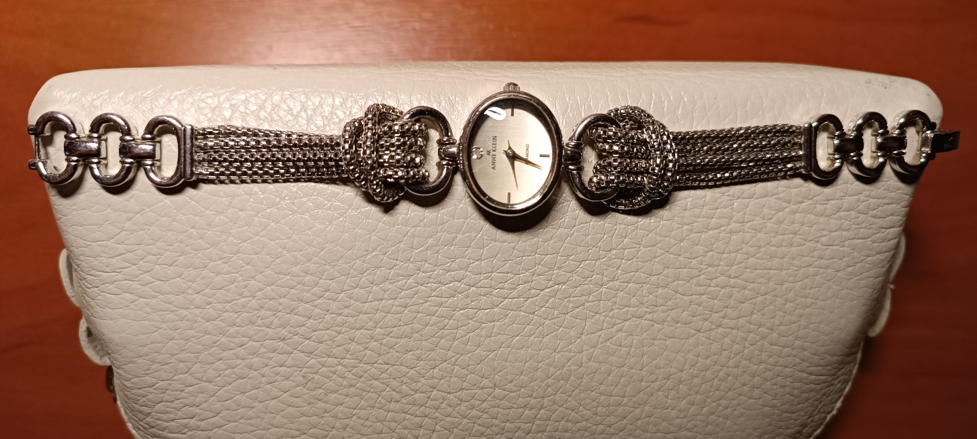Женские часы Anne Klein  с бриллиантом