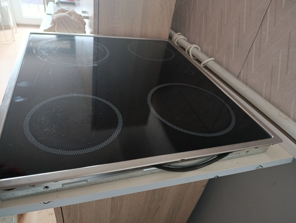Kuchenka płyta ceramiczna Zanussi integrowana z piekarnikiem