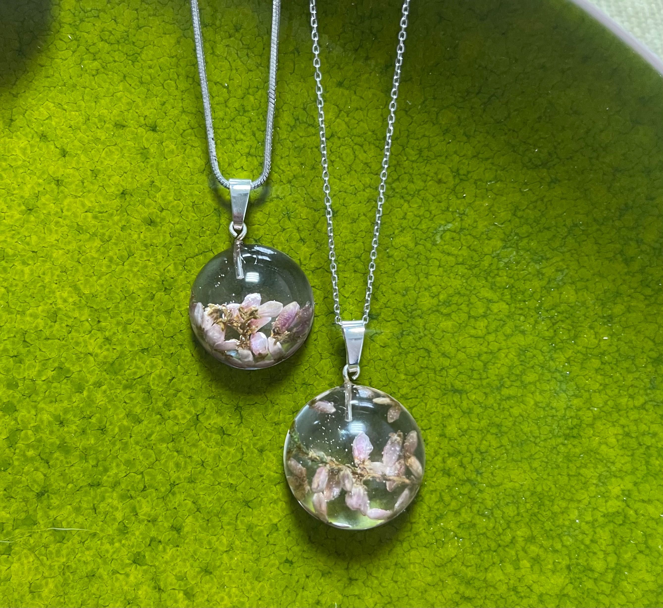 Zawieszka „bruyère” biżuteria żywica srebro handmade