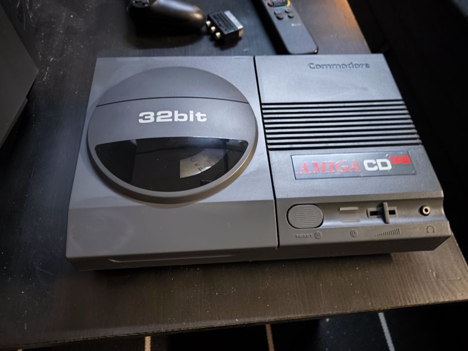 Commodore Amiga  CD32 Recapped
