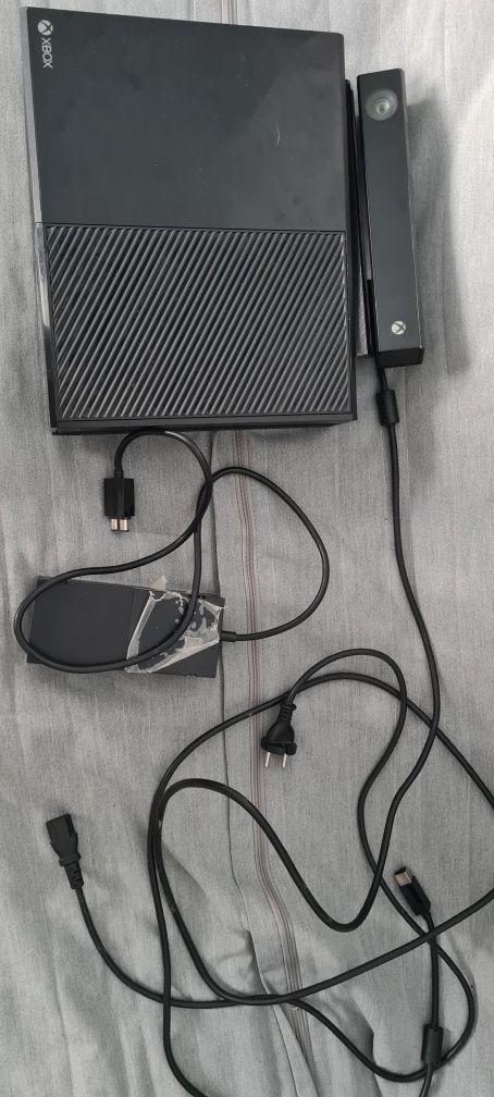 Konsola XBOX ONE FAT z grami, padem i Kinect