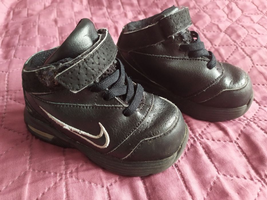 Buty AirMax Nike Rozmiar 20/21 czarne na rzep buty sportowe chłopięce