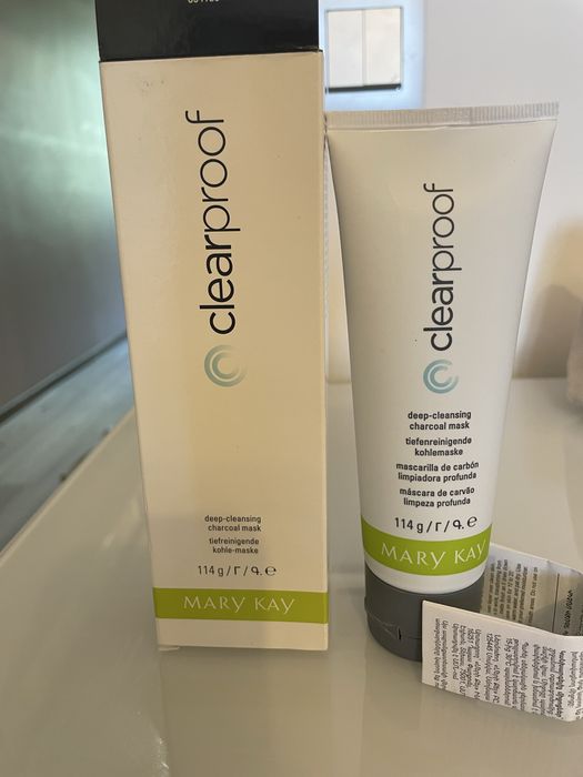 Głęboko Oczyszczająca Maska z Aktywnym Węglem