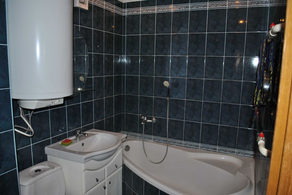 Однокімнатна центр  Небесноі Сотні  8000 + КП