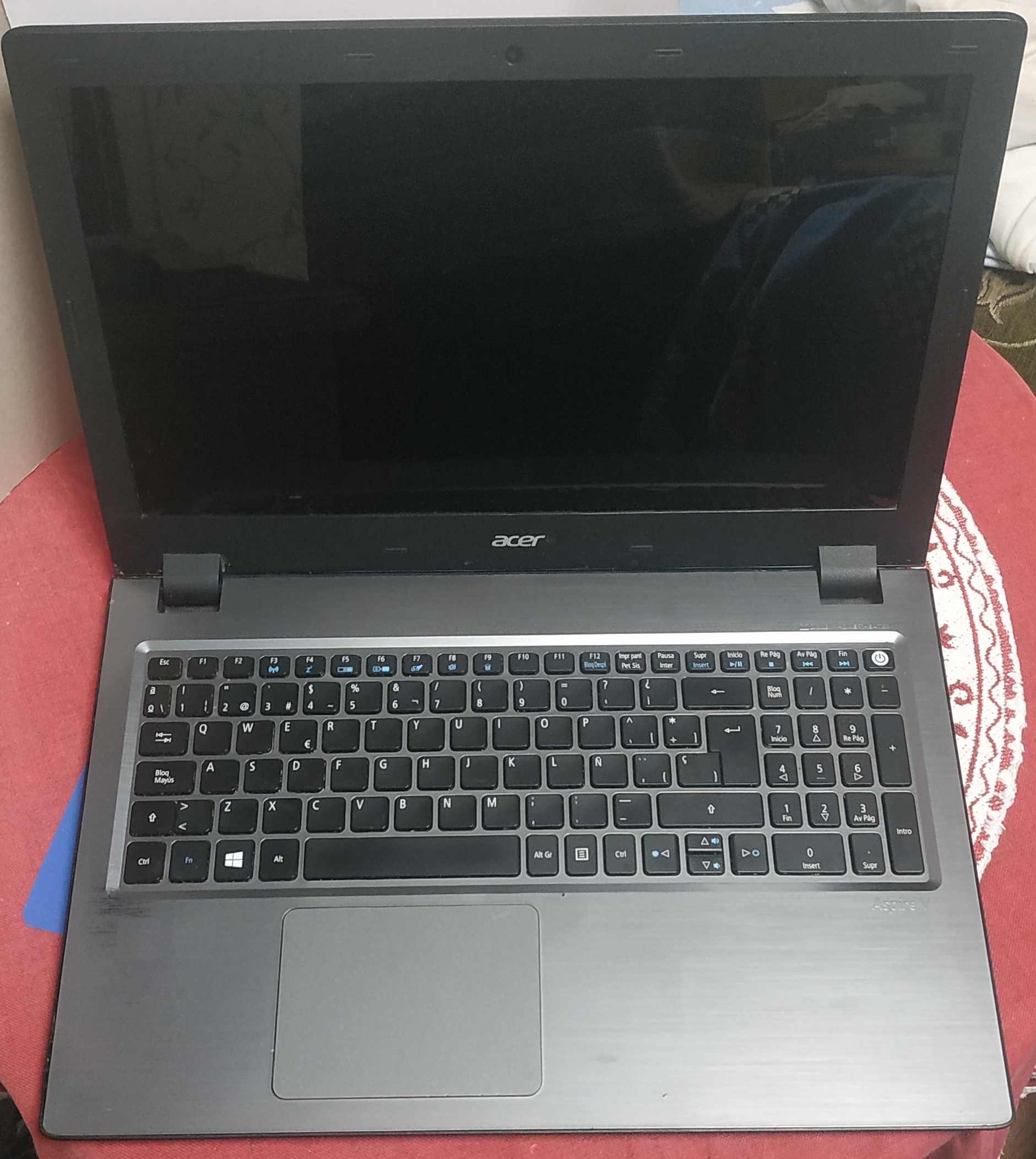 Игровой ноутбук Acer Aspire V3-575G  Core i5  GeForce GT 940M