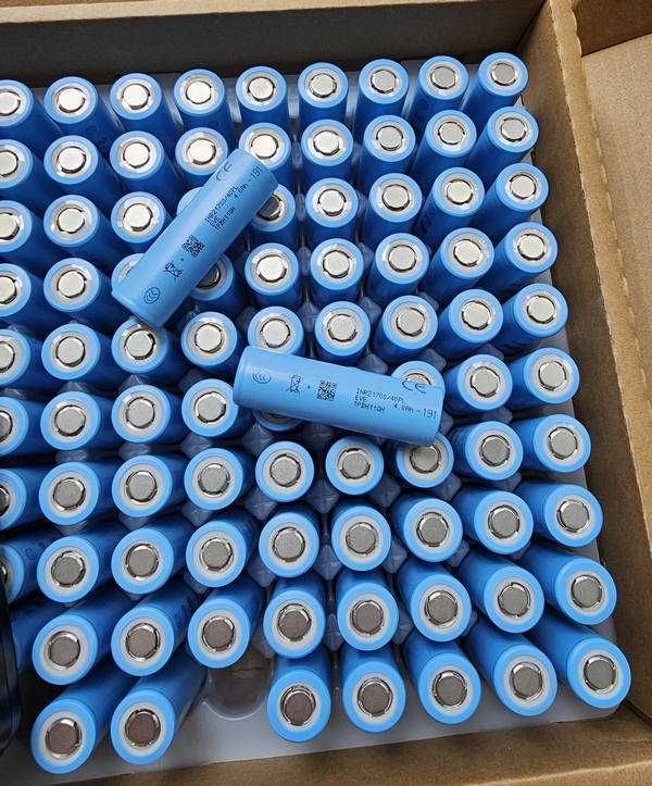 Акумулятор 21700 EVE INR21700-40PL 4000mAh 70A Tabless високострумовий