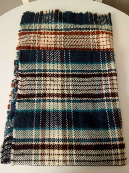 Cieplutki miły szal w idealnym stanie
