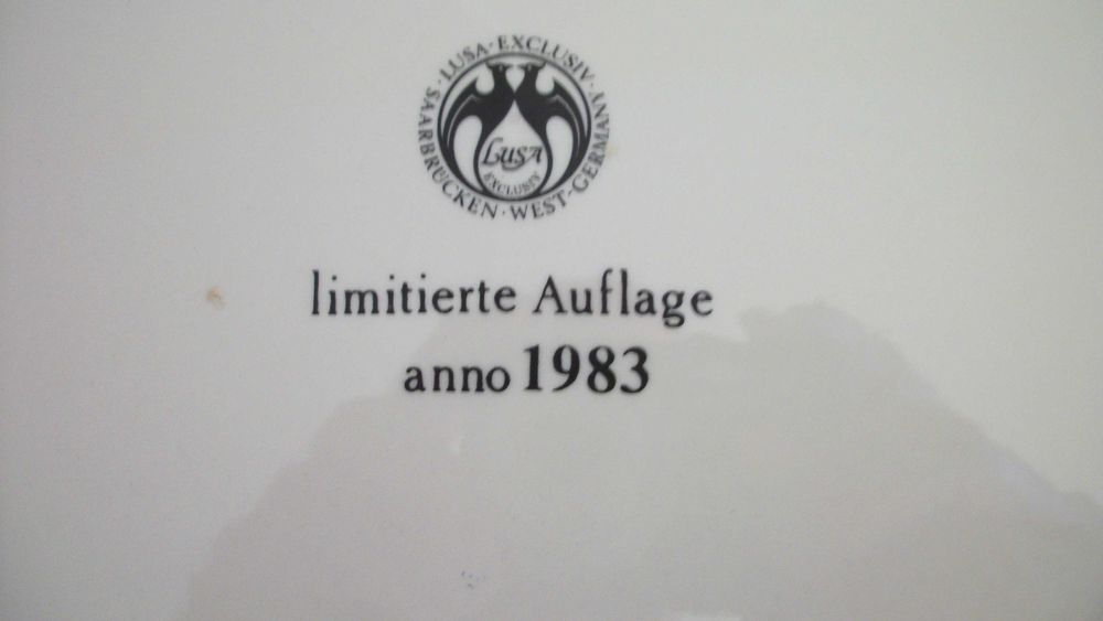 prato decorativo com simbolo mercedes